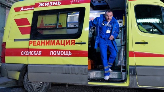 В Екатеринбурге врач скорой рискнул своей жизнью и запустил сердце утопленницы ударом тока