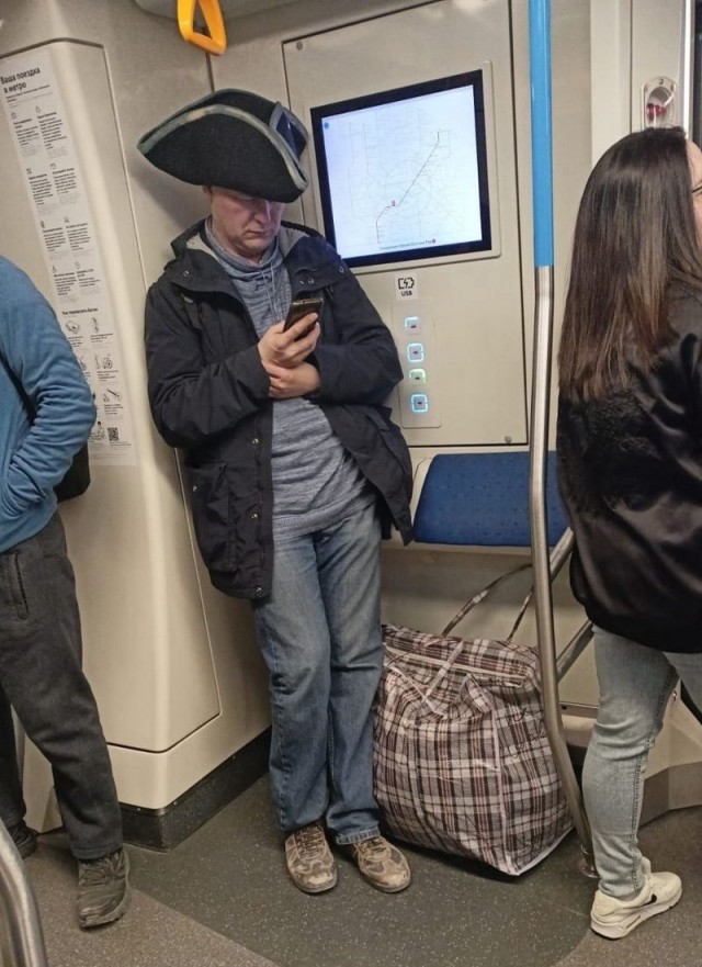 Модники в метро