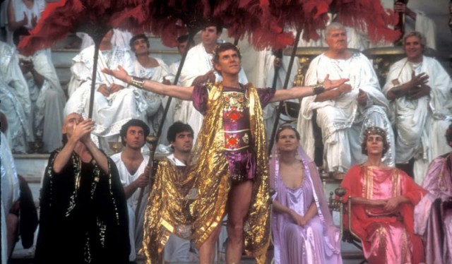 Как снимали «Калигулу»? Порнография с большим размахом