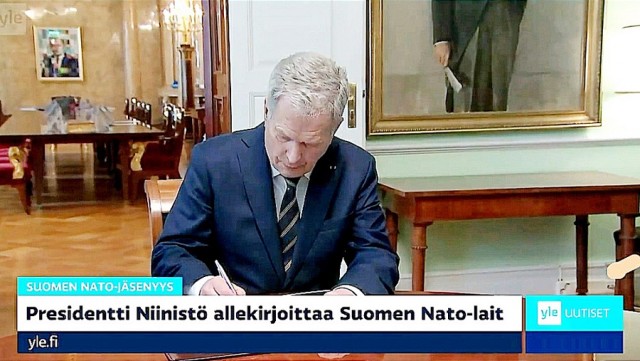 Президент Финляндии подписал закон о вступлении страны в НАТО