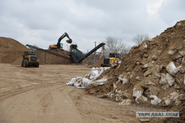 Бардак продолжается. В Ростовской области закрыли ввоз песка с мазутом на полигон после жалоб жителей