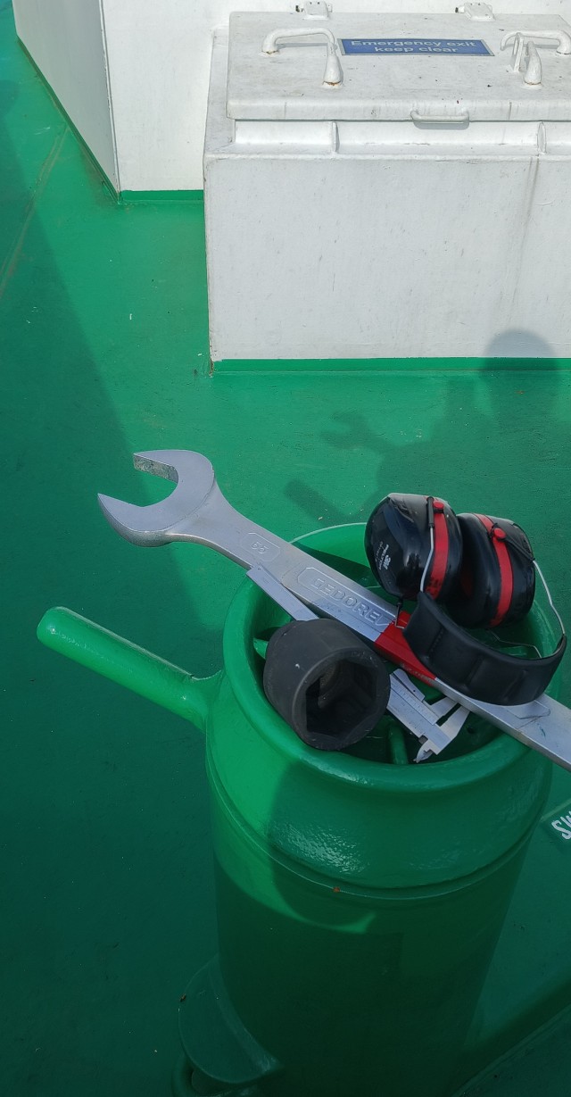 Судовой такелаж, инструмент и дельные вещи.