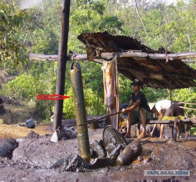Уникальный индонезийский опыт нефтедобычи вручную...