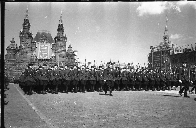 Военный парад весна 1951 года.