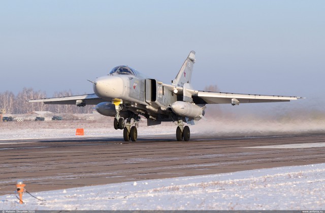 Самолеты ВКС России после минометного обстрела авиабазы Хмеймим в Сирии