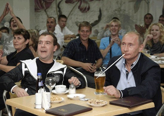 Путин и Медведев смотрят футбол в Сочи