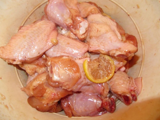 Ноги, хвосты… главное – крылья!, Кура-International–2, куриные крылья