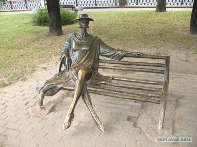 Забавная скульптура
