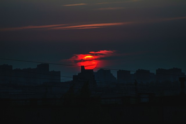 Солнце, небо и лунища