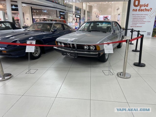 Молодежная авто тусовка Варшавы перед прошлым новым годом