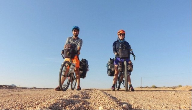 Американская пара бросила работу и отправилась по миру на велосипедах. На 369-й день путешествия их убили в Таджикистане.