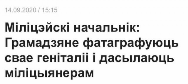 Демонстранты в Минске начали строить баррикады на проезжей части.
