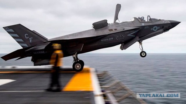 Истребитель ВМС США F-35B выстрелил в себя из пушки