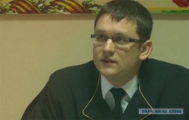 К бывшему судье, который уволился из‑за нежелания выносить решения по делам о протестах, пришли с обыском