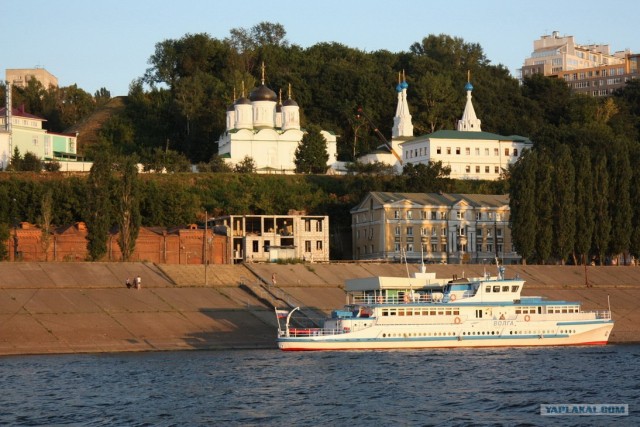 На катере в пос.Макарьево или Топограв, бе-бе-бе)