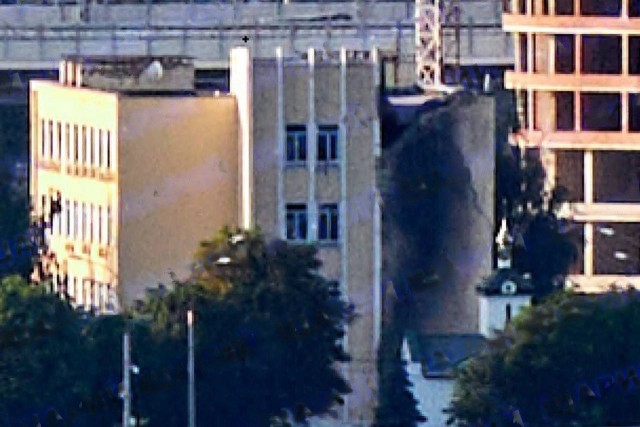 Момент попадания ракеты в воду Киевской гавани рядом с Гаванским мостом, ведущим на Рыбальский остров, где расположена штаб-квартира ГУР Украины