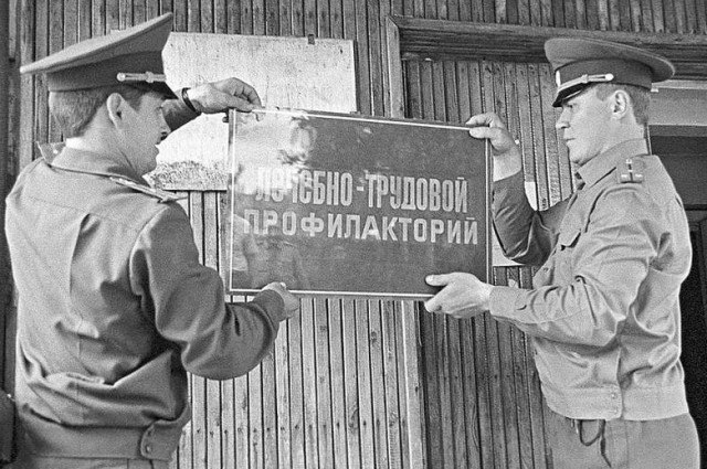 Как перевоспитывали алкоголиков и боролись с алкоголизмом в СССР