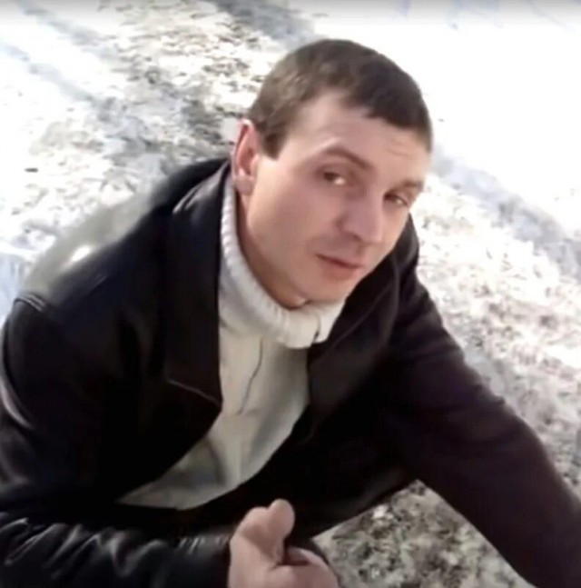 Двое человеков наблюдают за мамой из Теннесси