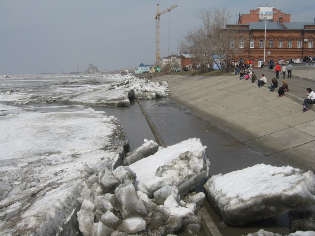 Ледоход на реке Томь