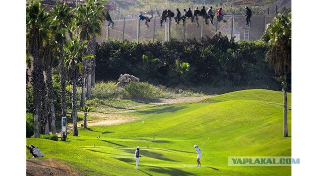 Беженцы плывут