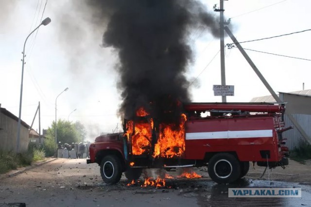 Во Владимире загорелся автобус с журналистами, ехавшими проверять ТЦ на пожароопасность