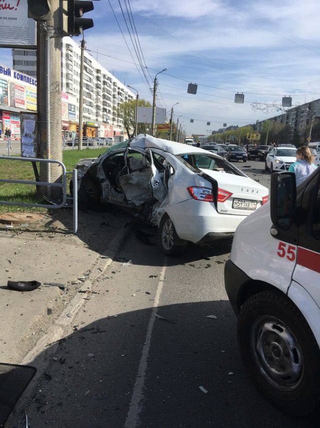 Гонщик BMW X6 собрал 3 машины, 1 человек погиб