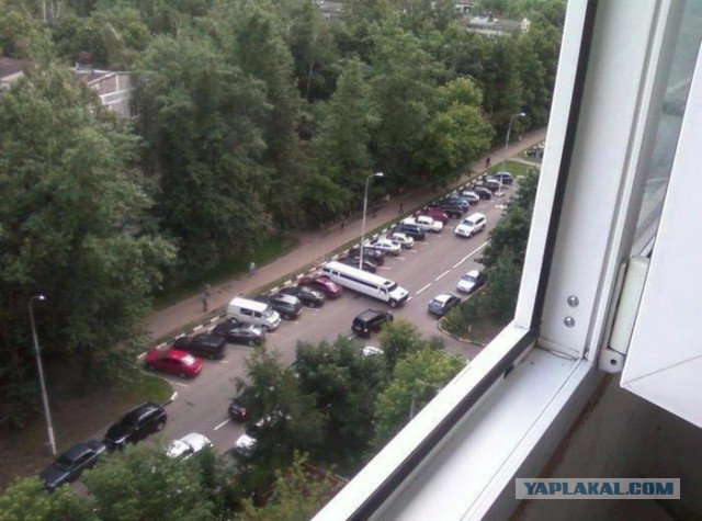 Борьба за парковку в нашем дворе. Драма с элементами идиотизма