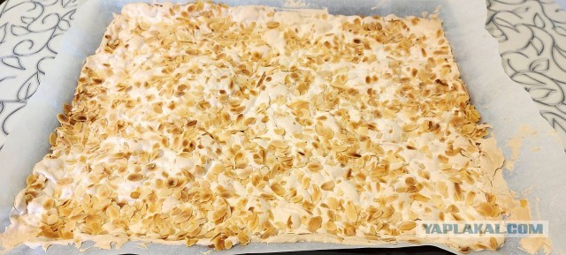 Рулет меренговый