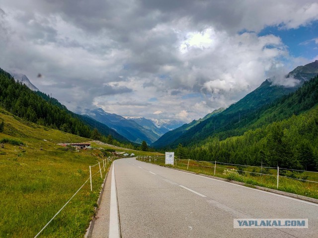 Дерзкий заезд на скутере 49cc через западные Альпы