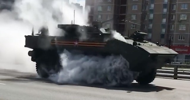 На репетиции парада в Киеве поломался танк