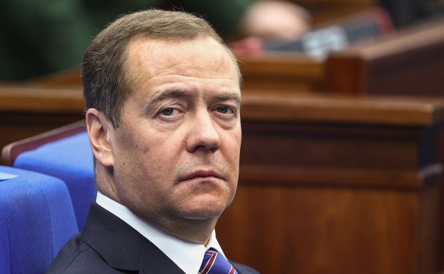 Медведев предложил противникам спецоперации «как можно скорее» уехать в Германию