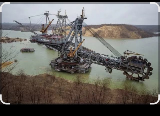 Экскаваторщики, совет ваш нужен.