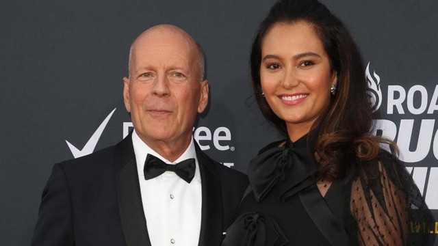 Семья Брюса Уиллиса отселила его в отдельный дом из-за прогрессирующей деменции