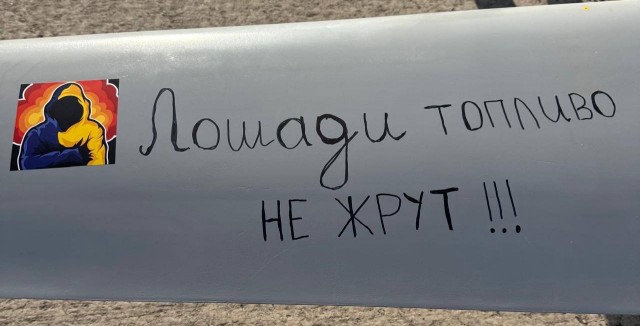 Новошахтинский НПЗ продолжает гореть