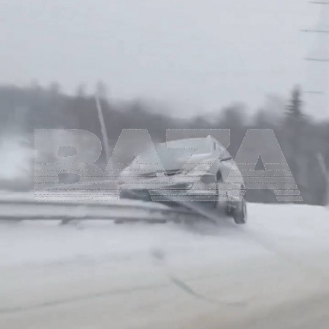Мурманск парализовало из-за мощной метели с грозой: выпал снежок и сразу паника