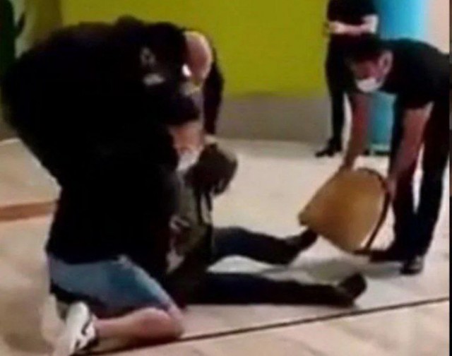 В 2021 году 67-летний сенегалец Усман Диалло, бежавший во Францию, решил позвонить на родину