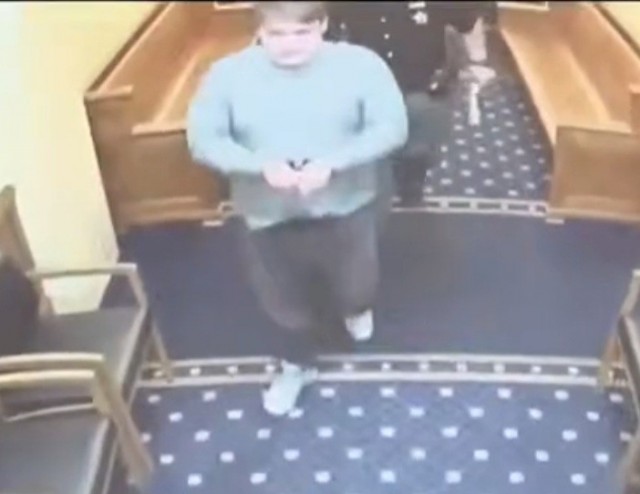 20-летний Тимоти Риггл был осужден за разбойное нападение и приговорен к тюремному сроку в здании суда округа Колумбиана