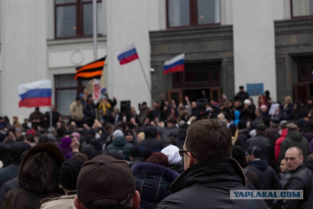 Российский флаг был поднят над ОДА в Луганске