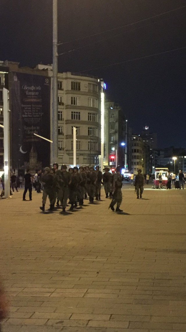В Анкаре стрельба и попытка военного переворота