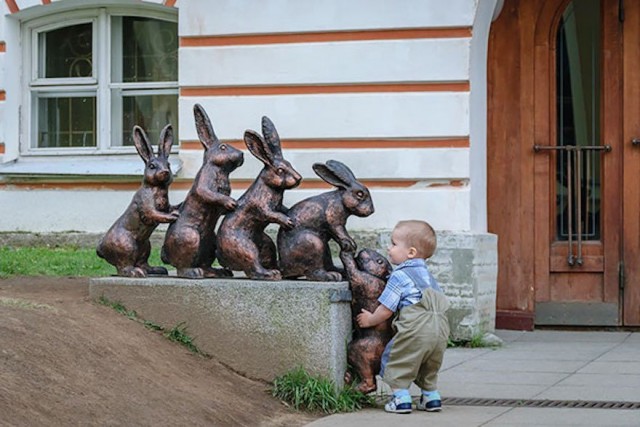 Памятники, способные удивить любого