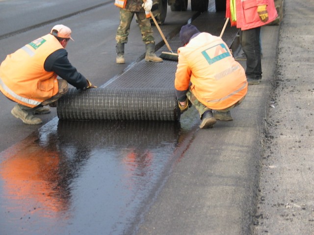 Власти Петербурга объяснили, почему к весне развалились дороги