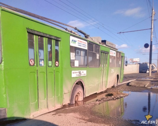 В Брянске мужчина погиб, утонув в яме с грязью
