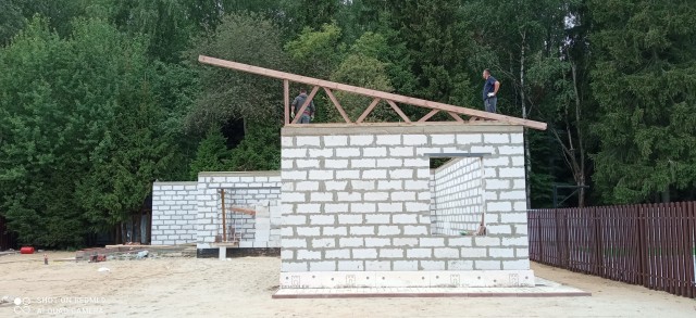 Вот такую кровлю сделал, фермы видно