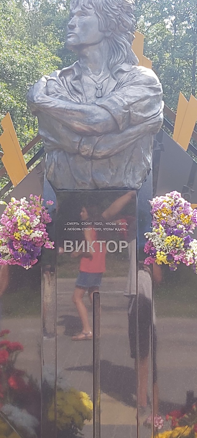 Выставка-байопик «Виктор Цой путь героя» в Манеже