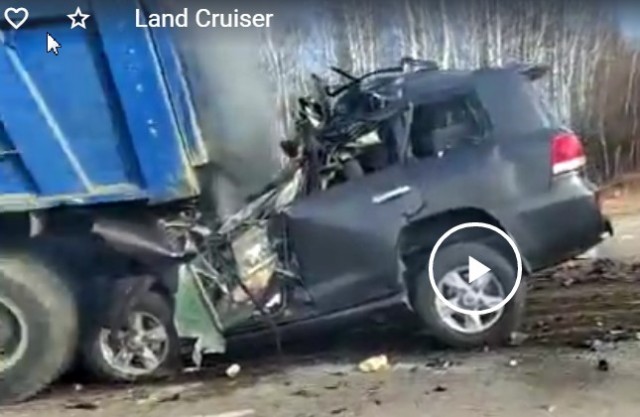 Водитель Land Cruiser "уснул" и влетел в стоячий самосвал