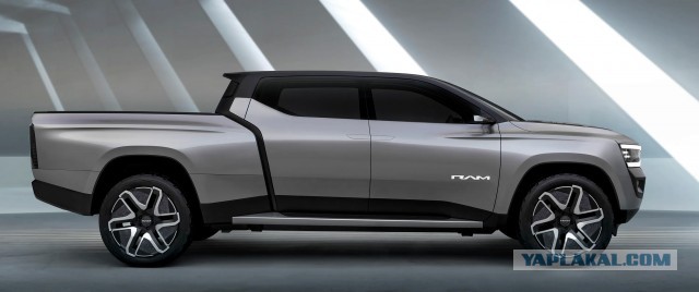 Первые серийные Tesla Cybertruck приехали в дилерский салон
