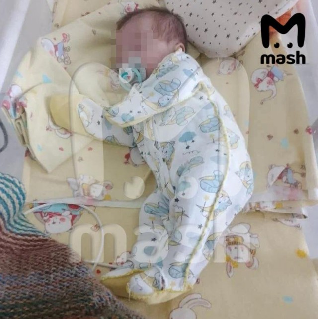 Самая маленькая девочка в истории московского здравоохранения родилась в перинатальном центре "Коммунарка". Её вес — 400 граммов