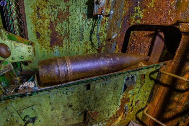 Брошенный гигант острова Аскольд: 180-мм башенная батарея №26. Башня №1