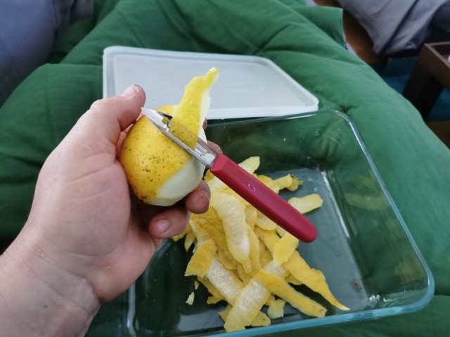 Пожирателям лимонов.