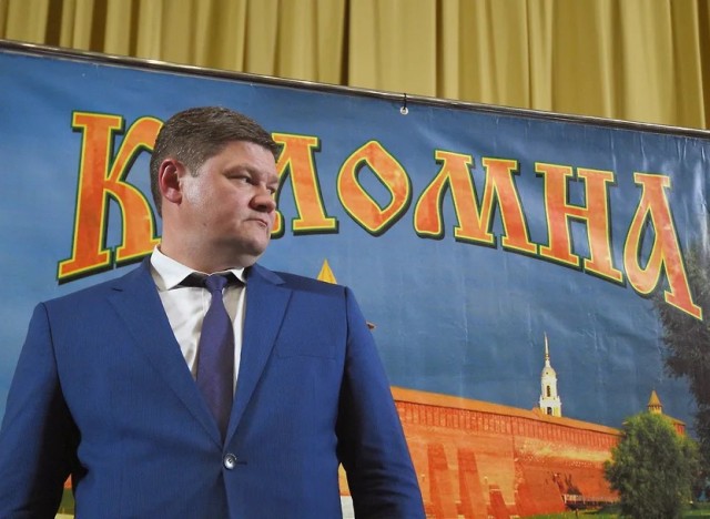 Мэр подмосковной Коломны 46-летний Денис Лебедев найден мёртвым в квартире с огнестрельным ранением.